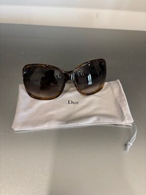 Christian Dior “Madrague” Oversized Tortoiseshell Sunglasses – Gradient Lenses